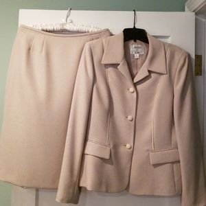 Suit 2 piece cream beige